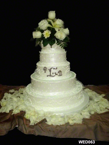 scroll design work on wedding cakes