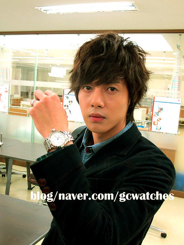 Kim Hyun Joong's Favorite Pose and Hand Accessories