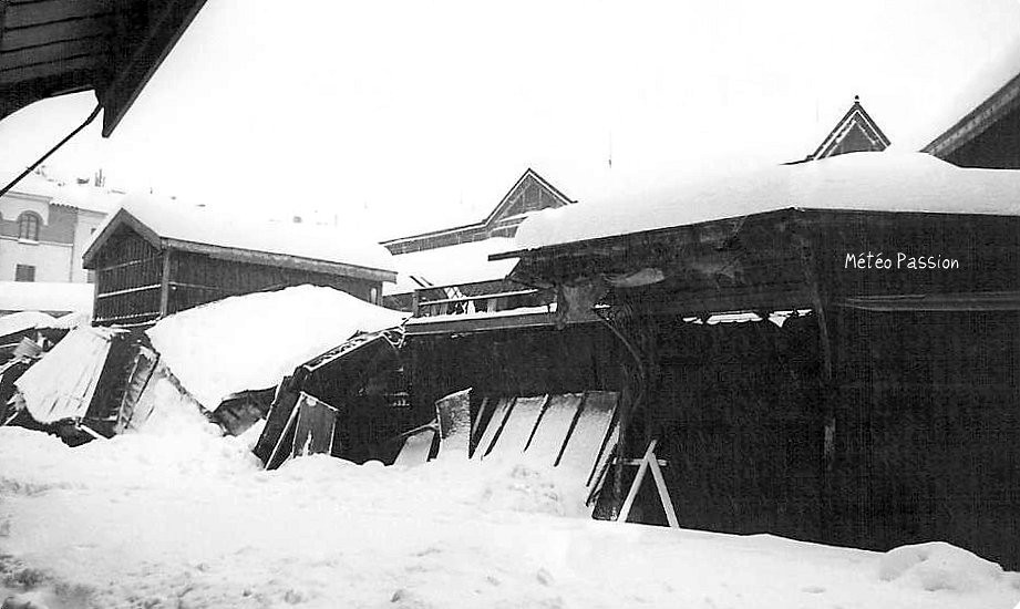 Perpignan sous une couche de neige de 80 cm en février 1954, provoquant des dégâts aux bâtiments