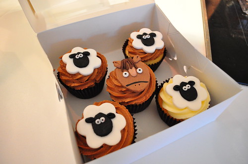 Farm animal cupcakes