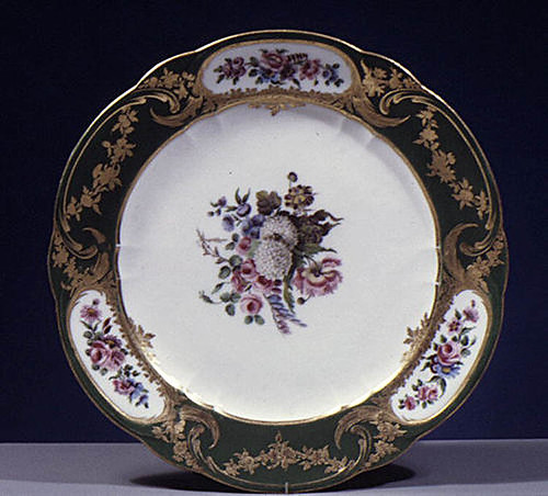 008-Plato parte de una vajilla de 102 piezas-Porcelana de Sevres 1767-Decorador Jacques-François Micaud-© 2000–2010 The Metropolitan Museum of Art