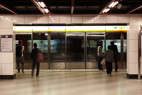 Platform for southbound Tung Chung Line trains at Lai King station