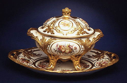 007-Sopera con tapa-Porcelana de Sevres siglo XVIII-© 2000–2010 The Metropolitan Museum of Art