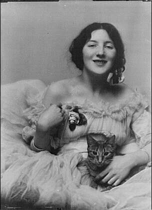 Audrey Munson with her cat
