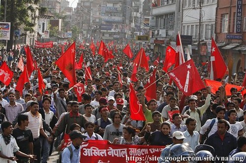 demonstrations-favor-the-firing-of-military-chief-nepal