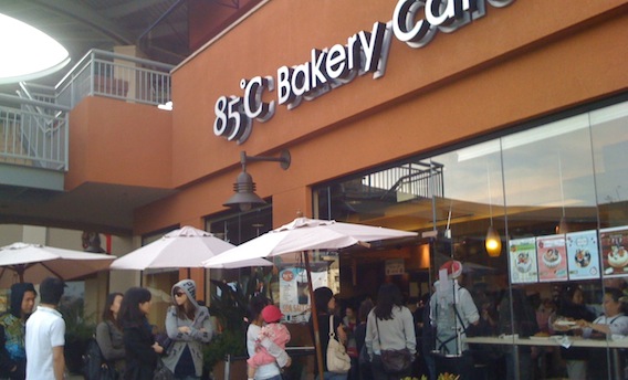 Visiting The Only 85° C Bakery Cafe In America | John Chow ...