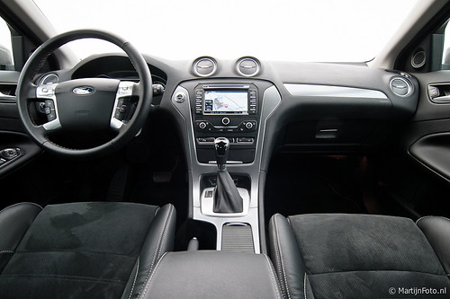 Ford Mondeo 20 TDCi Titanium Powershift Interior