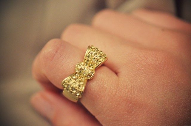 gold bow-tie ring