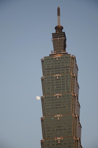 101伴月 Taipei 101 & Moon