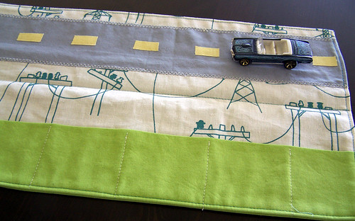 Car Caddy in Organic Fabric - Road and Pockets