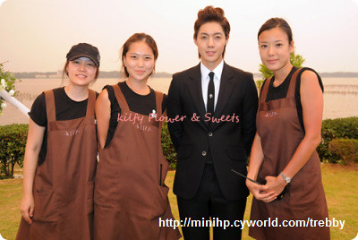 Kim Hyun Joong with Kifly Staff