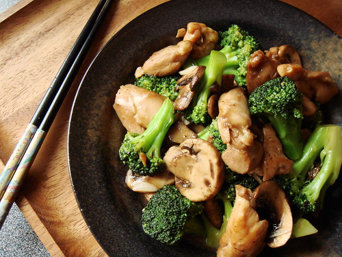 Stir Fried Broccoli Mushroom & Chicken