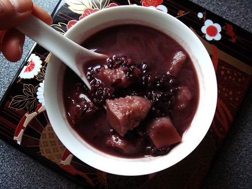 Coconut Black Glutinous Rice Dessert Soup with Taro 椰汁芋頭紫米露