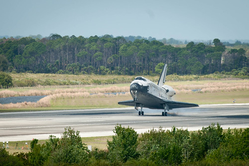 Discovery STS-133 Mission Landing (201103090001HQ)
