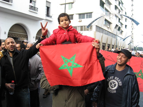 Una bandera marroqui en una protesta