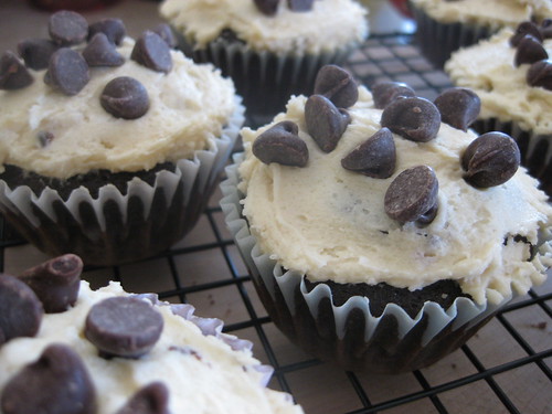 Chocolate chip cookie frosting