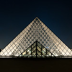 *EXPLORE* Le Louvre naturally symmetric