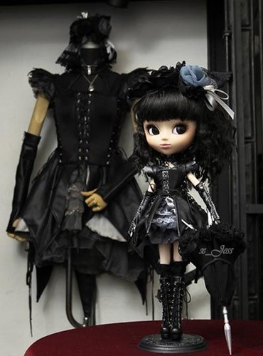 PULLIP YUKI COLLABORATIONS WITH STORES OF CLOTHING OF JAPAN AND CLOTHING
