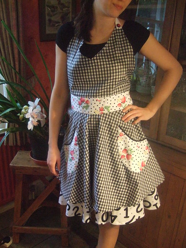 1950s inspired apron: gingham and strawberries