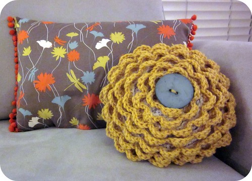 Crocheted Rosette Pillow 014