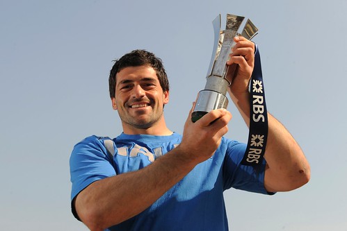 Andrea Masi RBS PLAYER OF THE CHAMPIONSHIP 2011 - ANTONY (FRA) - 23/03/11 - PHOTO : JEAN-MARIE HERVIO / DPPI - ANDREA MASI (ITA) WITH THE TROPHY - PLAYER OF THE RACING METRO 92