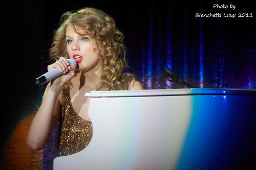 taylor swift live. Taylor Swift Live Milano 04