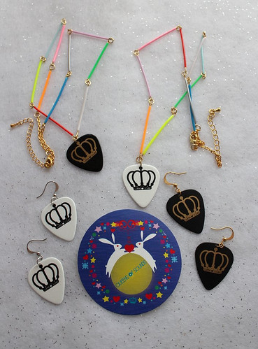 Queens Of Sounds Jewellery -　QOS Logo Plectrum collection with Lucky Sticker