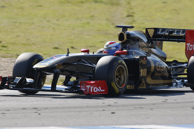 Petrov exits the Senna Chicane