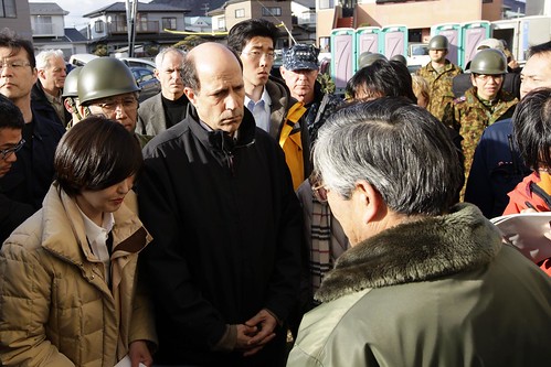john v  roos  u s  ambassador to japan  speaks with survivors while touring