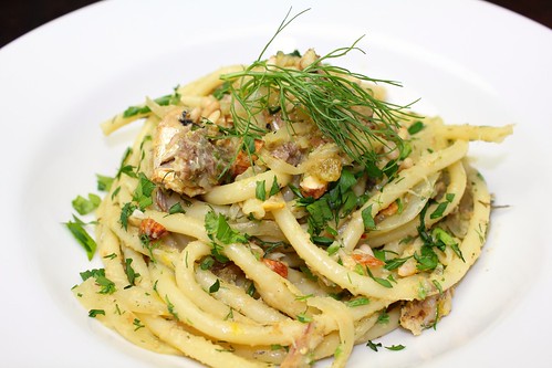 Pasta con le sarde (pasta with sardines and fennel)