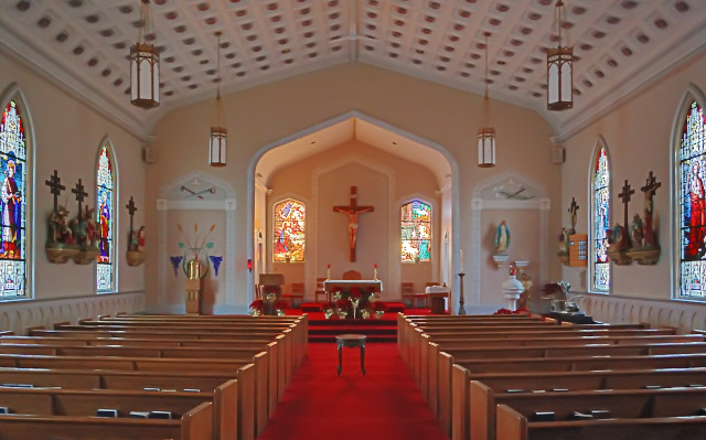Saint Joseph Roman Catholic Church, in Louisiana, Missouri, USA - nave