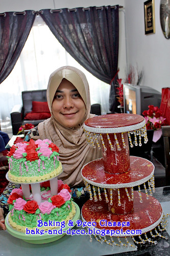Batch 30 Dec 2010: DIY Cake & Cupcakes Stand