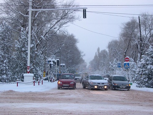 Cars in Snow ©  upyernoz