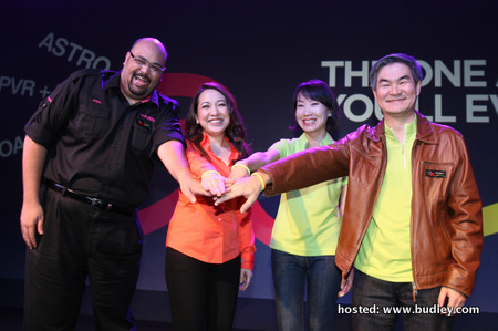 (L-R) Afzal Abdul Rahim, CEO of TIME dotCom, Dato' Rohana Rozhan, CEO of Astro, Liew Swee Lin, Chief Commercial Officer of Astro, and Henry Tan, Chief Operations Officer of Astro