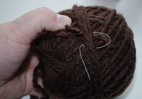 Centre pull yarn ball - locking the wrap