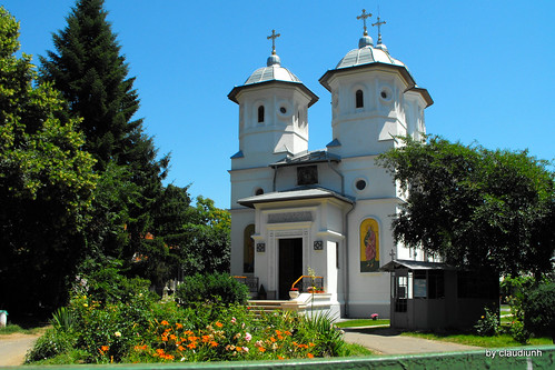 Biserica Parohiei Sfanta Treime -  Delea Veche by claudiunh