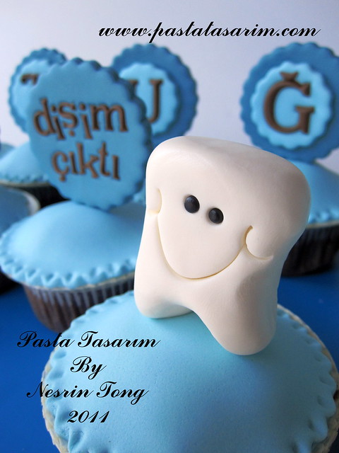 MY FIRST TOOTH CUPCAKES ( ATATUGRA PARTY) 