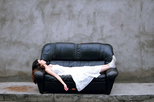 無料写真素材|人物|女性アジア|女性横たわる・寝転ぶ|ワンピース・ドレス