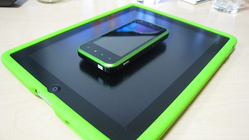 iPad & IS05 Green