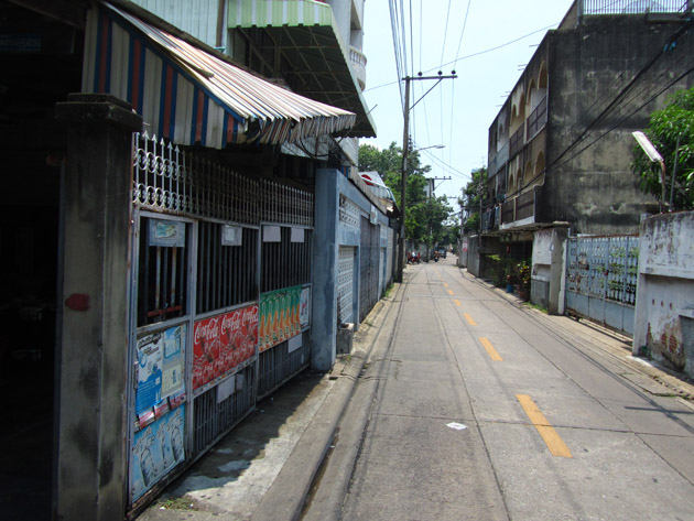 Narrow street of the restaurant