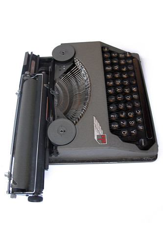 Ala portable typewriter (10)