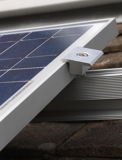 DSC_7172 Fitting solar PV