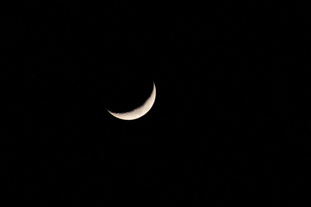 Crescent moon, 7 Apr 2011