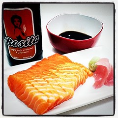 Cerveza Rosita negra y sashimi de salmón