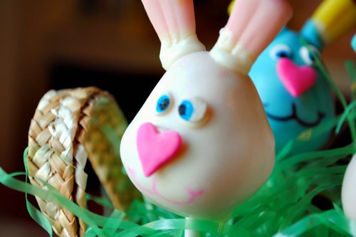 easter bunny cake pops. Easter Bunny Cake Pops. My sister proclaimed at one point,quot;I#39;m going to make ALL of mine cross-eyed.quot; Turn out they were some of the cutest ones. Blog post: