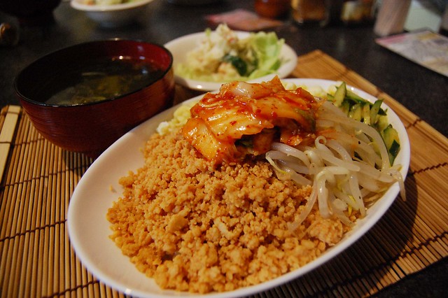 同居人が作った韓国風な鶏そぼろな五色丼が美味い！ #jisui