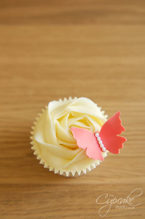 wedding cupcakes white bow