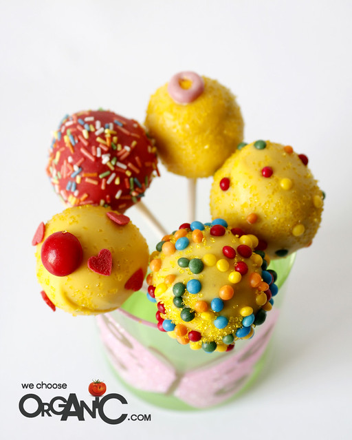 summer color, yellow cake pops - birthday