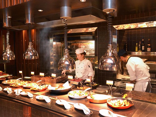 Open Kitchen featuring carvings, grills, pastas and pizzas