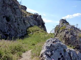 Fiumedinisi (Me) - Il sentiero che porta alle rovine del Castello arabo-normanno Belvedere